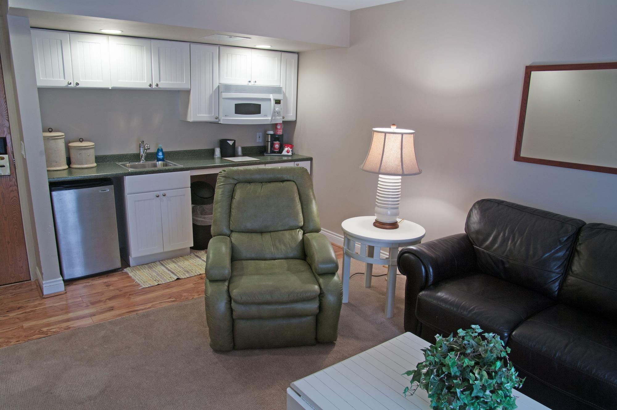 Charlevoix Inn & Suites Surestay Collection By Best Western Bagian luar foto