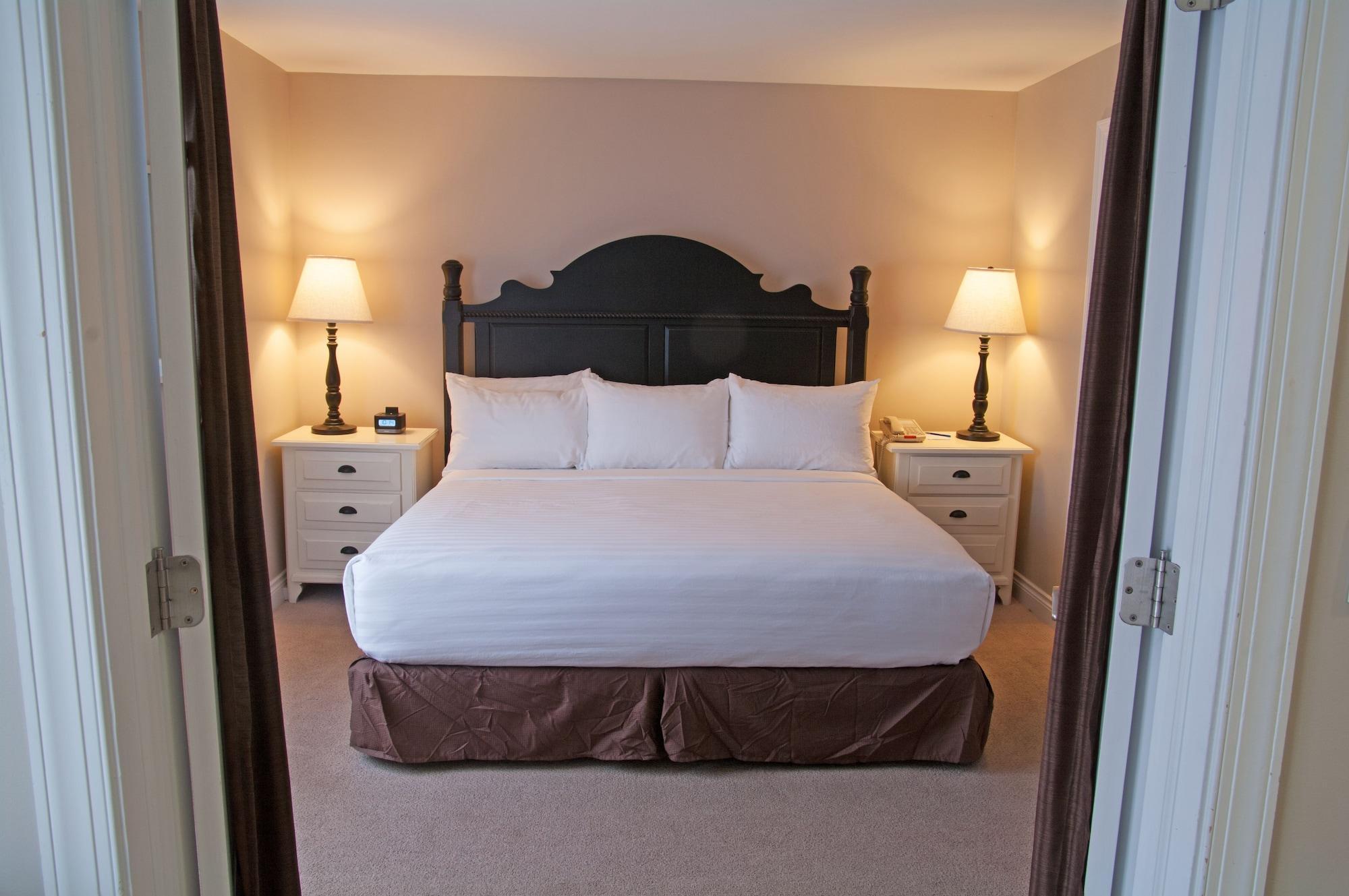 Charlevoix Inn & Suites Surestay Collection By Best Western Bagian luar foto