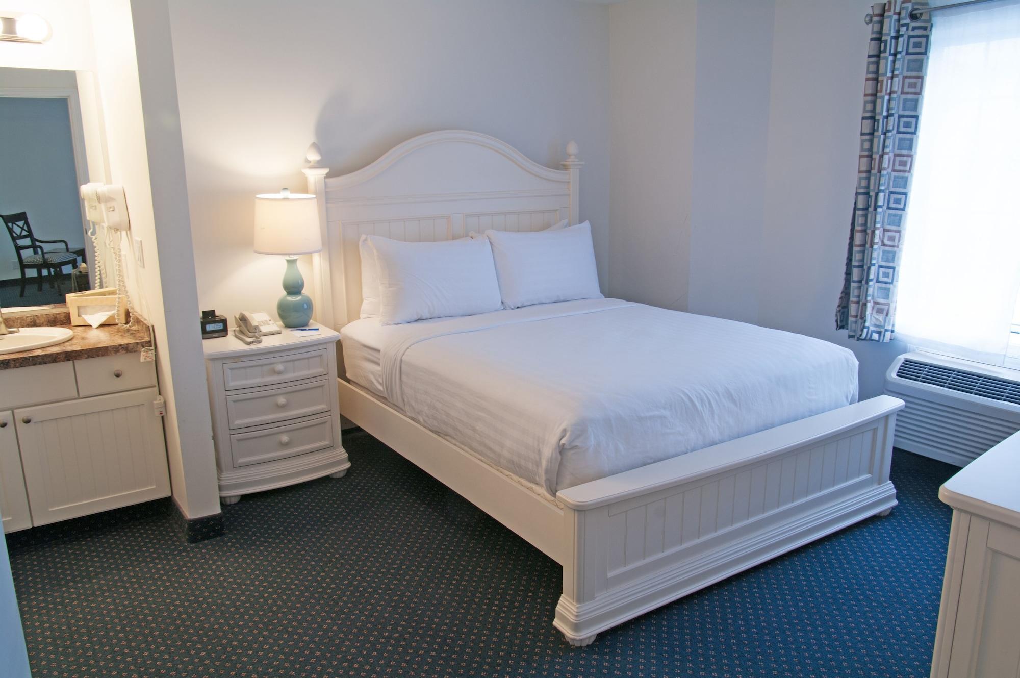 Charlevoix Inn & Suites Surestay Collection By Best Western Bagian luar foto