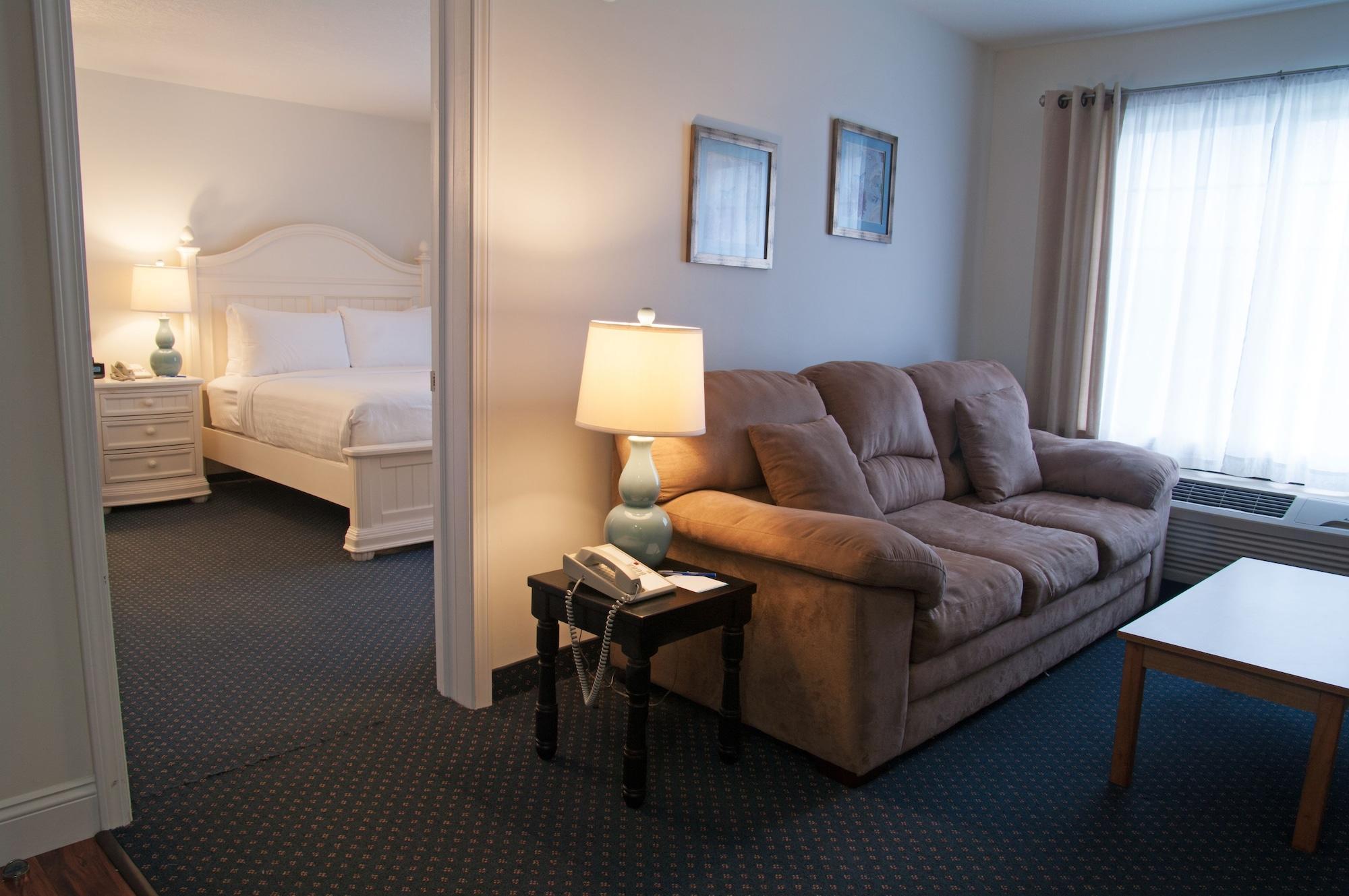 Charlevoix Inn & Suites Surestay Collection By Best Western Bagian luar foto