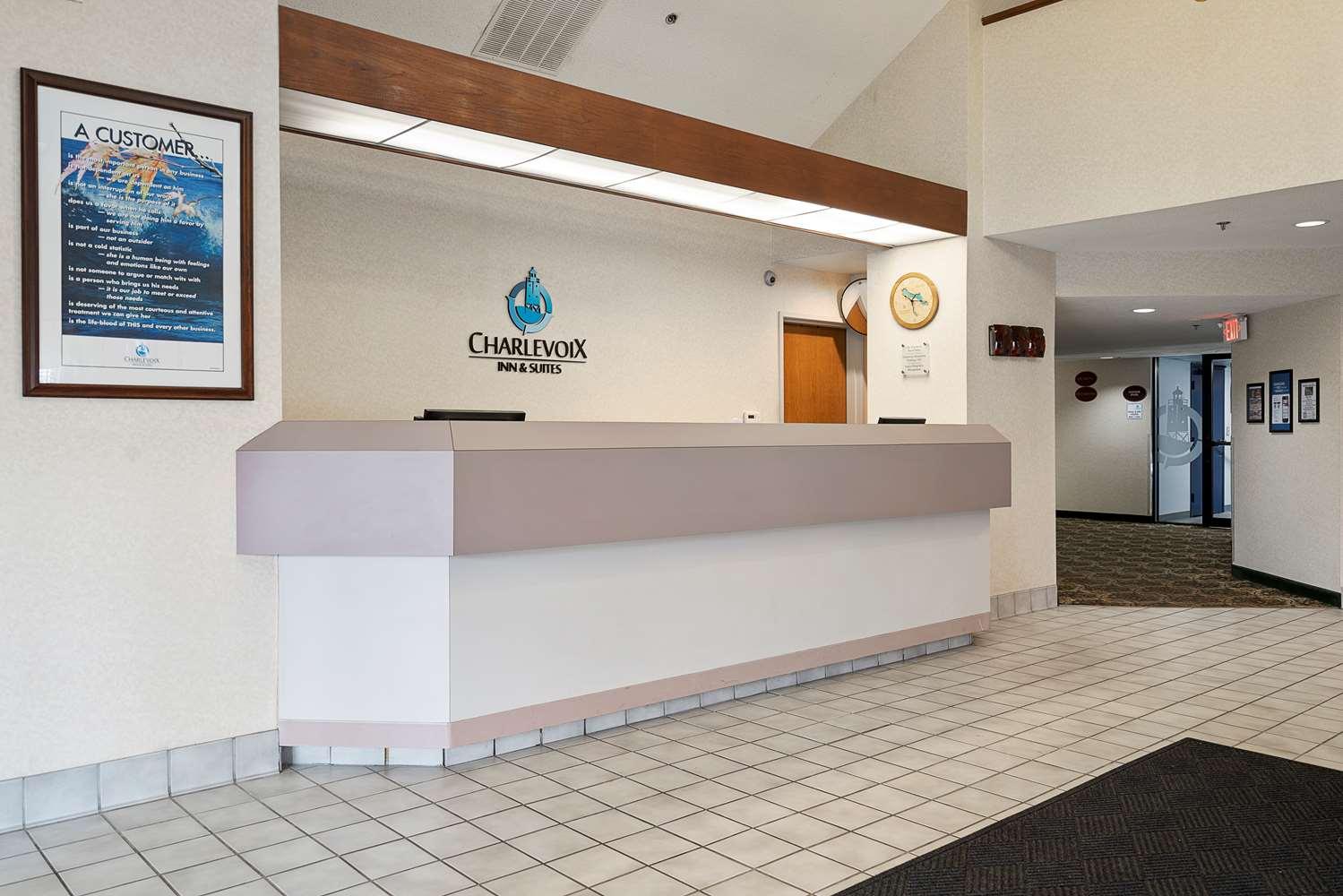 Charlevoix Inn & Suites Surestay Collection By Best Western Bagian luar foto