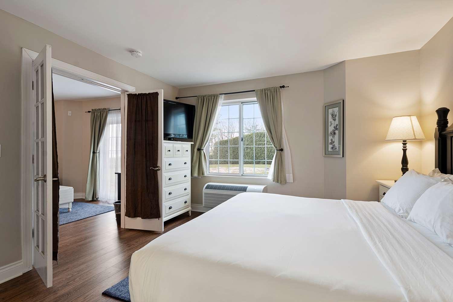 Charlevoix Inn & Suites Surestay Collection By Best Western Bagian luar foto