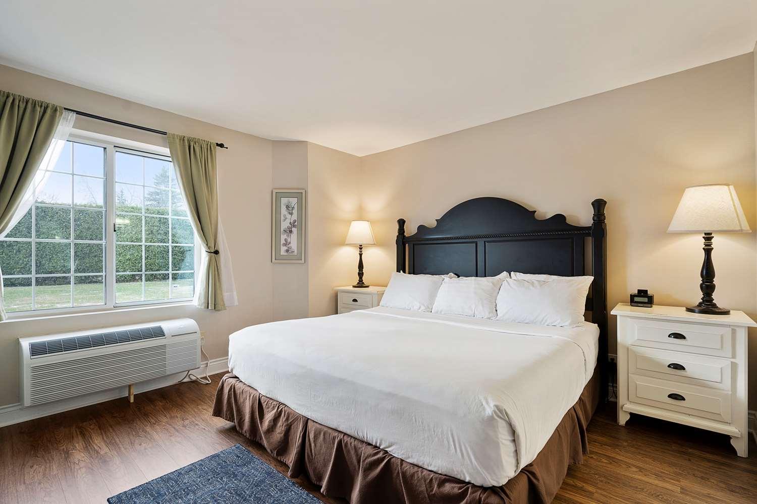 Charlevoix Inn & Suites Surestay Collection By Best Western Bagian luar foto