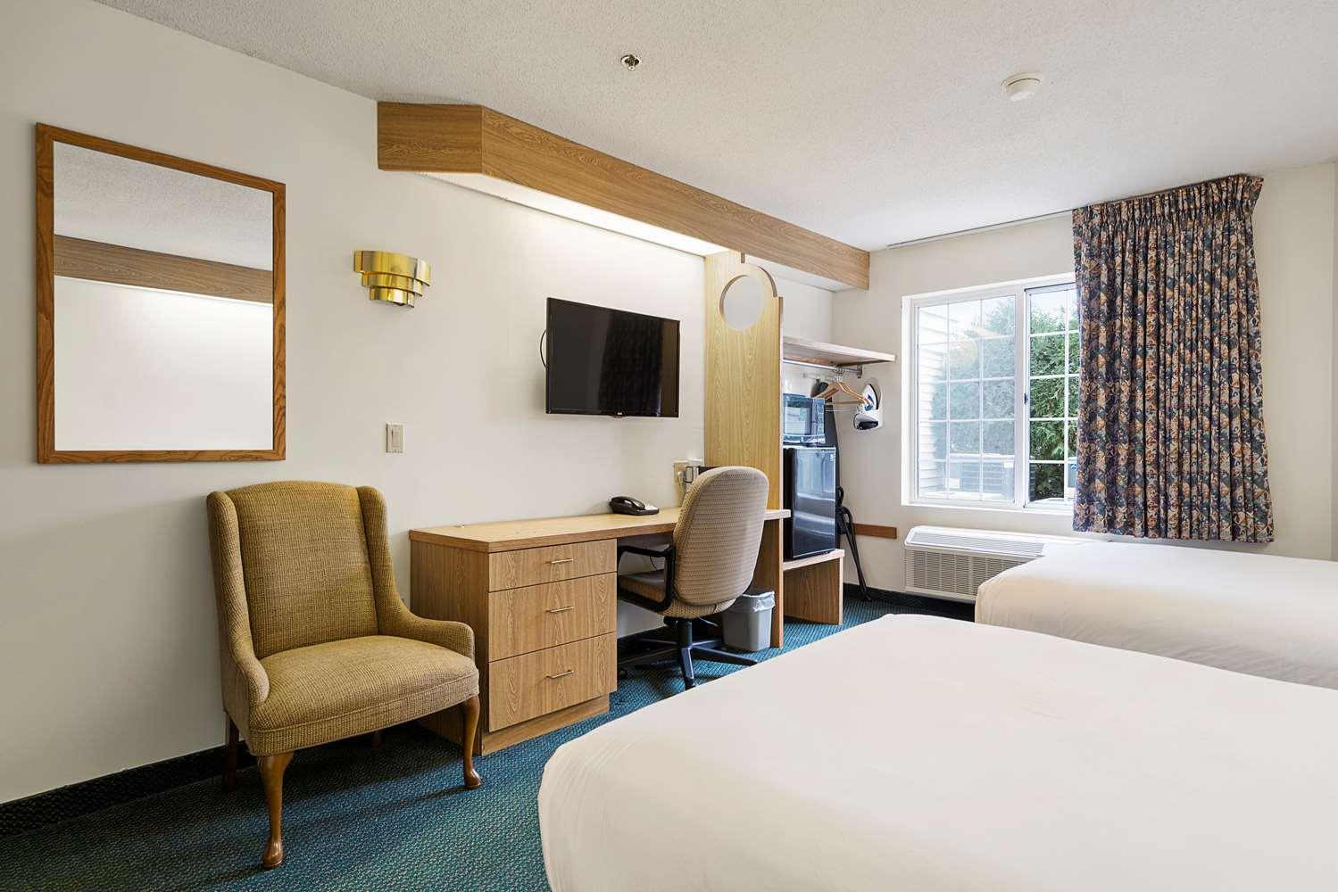Charlevoix Inn & Suites Surestay Collection By Best Western Bagian luar foto