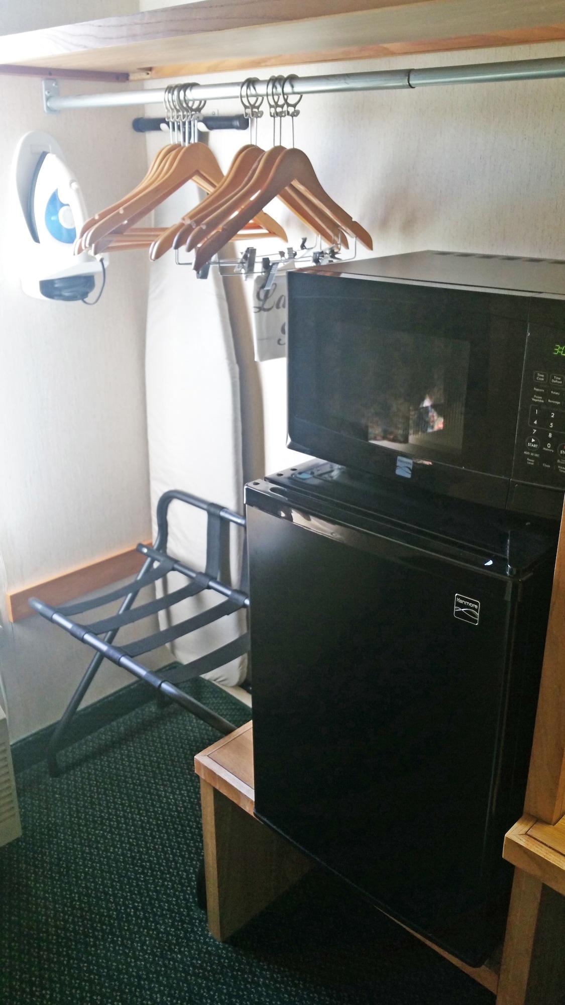 Charlevoix Inn & Suites Surestay Collection By Best Western Bagian luar foto