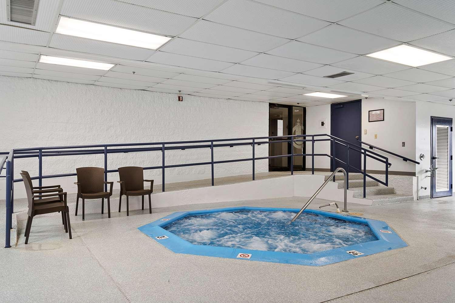 Charlevoix Inn & Suites Surestay Collection By Best Western Bagian luar foto