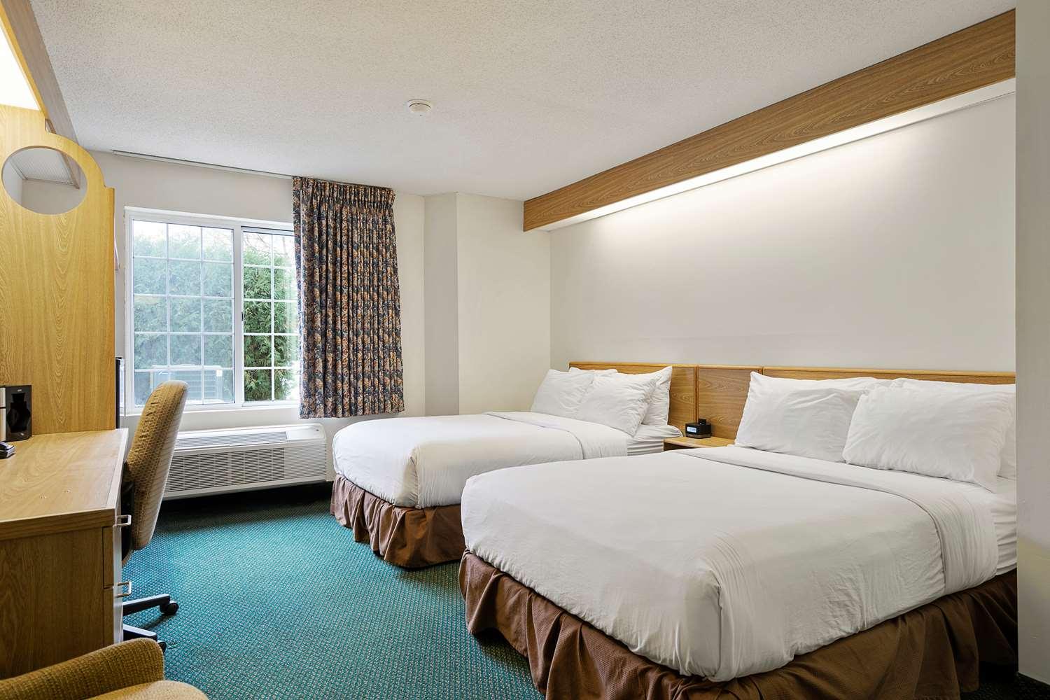 Charlevoix Inn & Suites Surestay Collection By Best Western Bagian luar foto