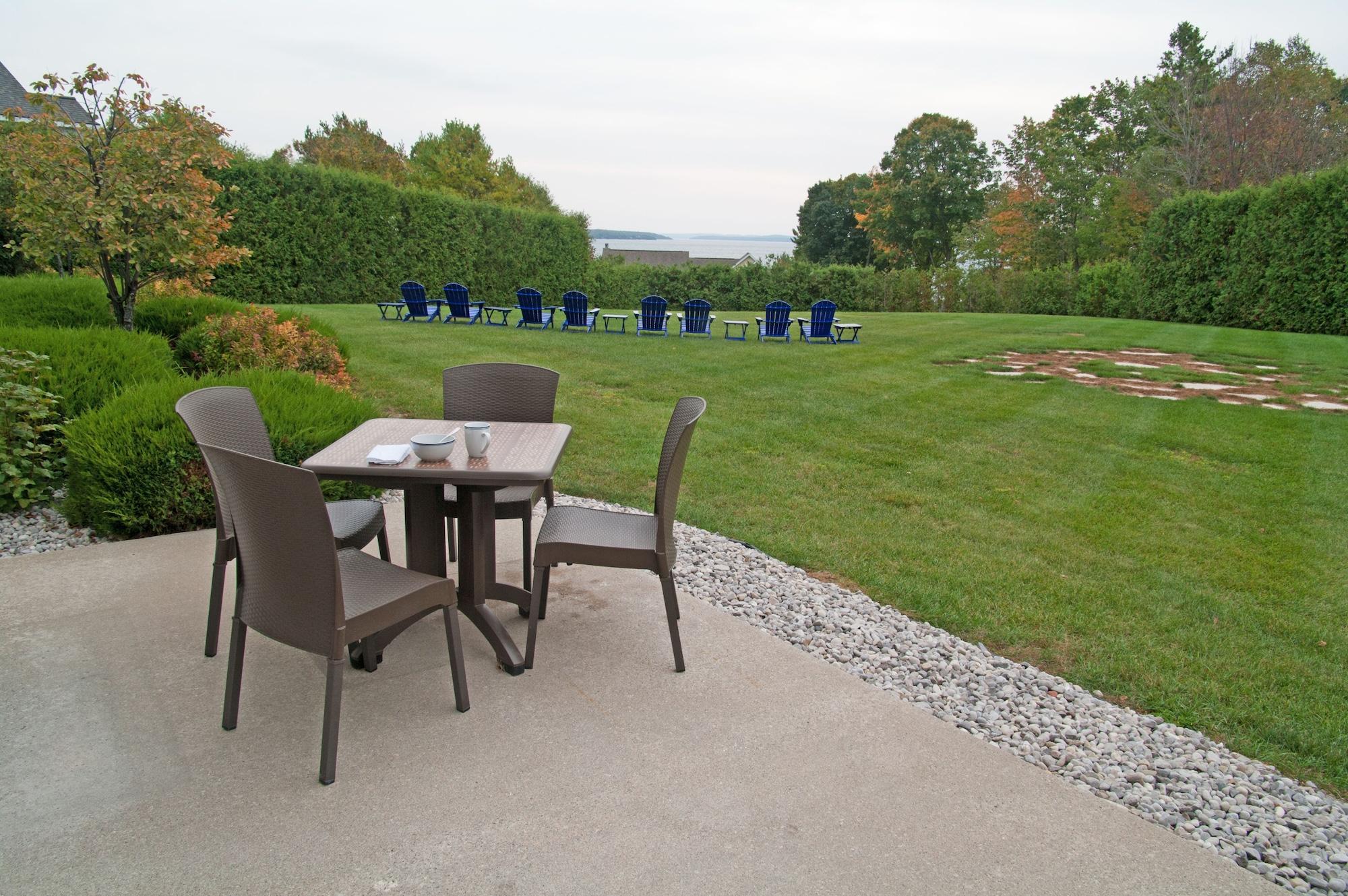 Charlevoix Inn & Suites Surestay Collection By Best Western Bagian luar foto