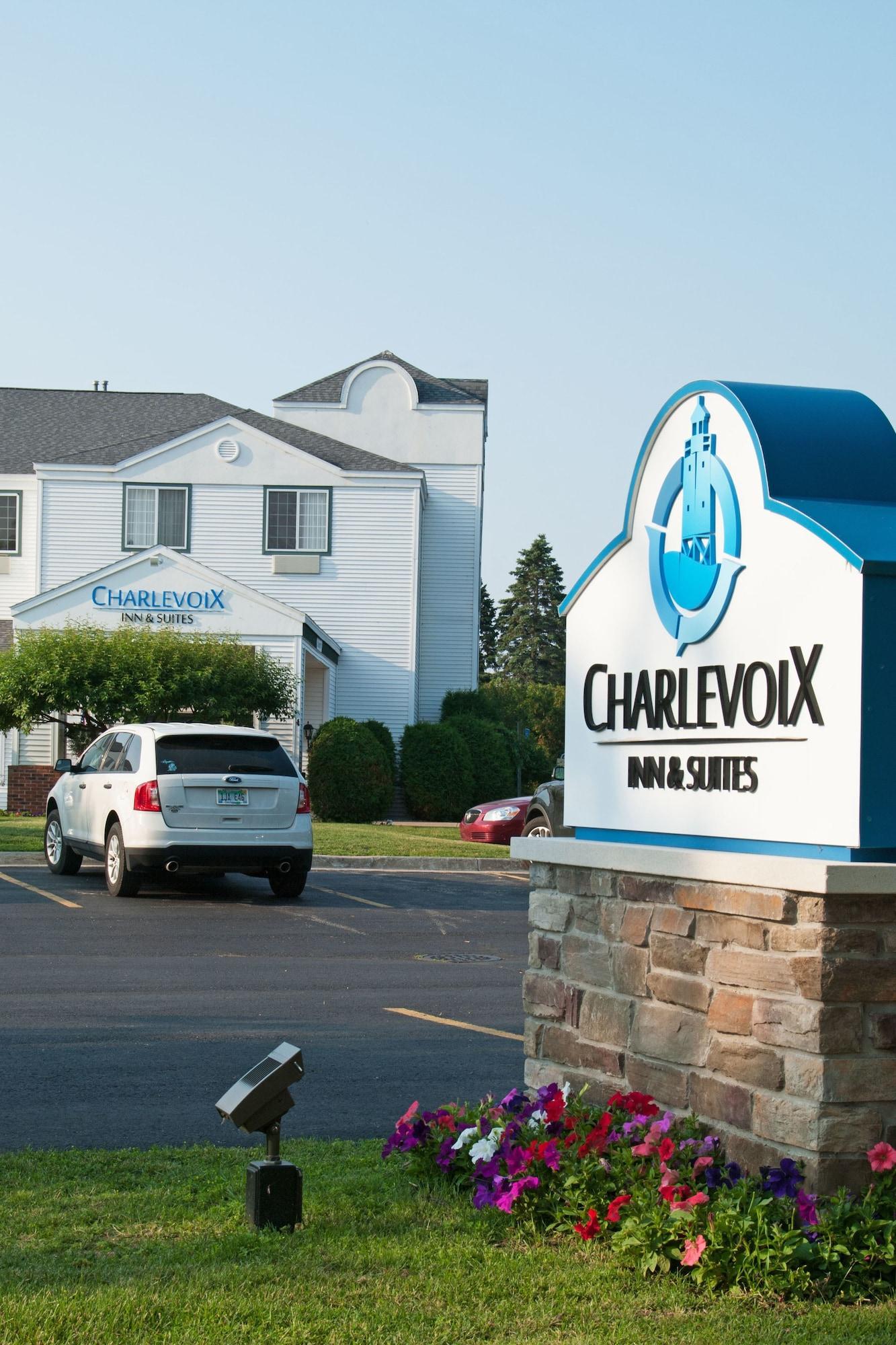 Charlevoix Inn & Suites Surestay Collection By Best Western Bagian luar foto