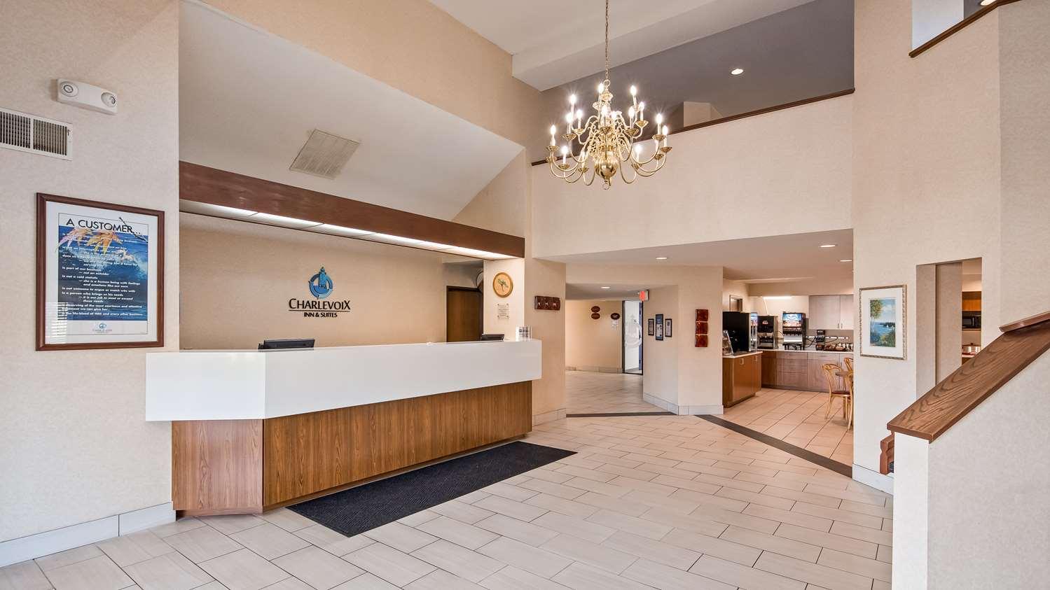 Charlevoix Inn & Suites Surestay Collection By Best Western Bagian luar foto