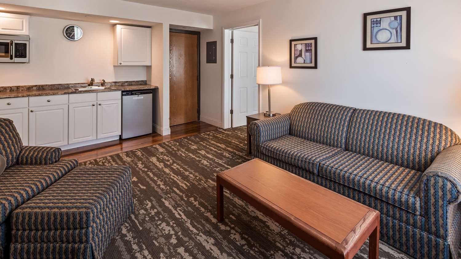 Charlevoix Inn & Suites Surestay Collection By Best Western Bagian luar foto