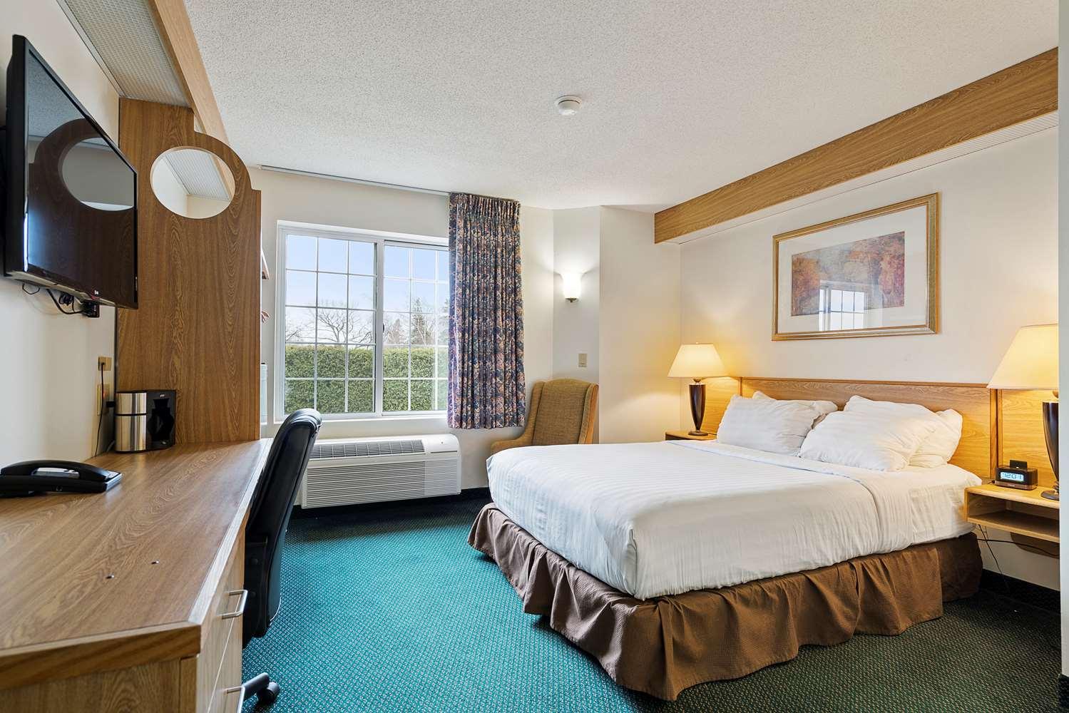 Charlevoix Inn & Suites Surestay Collection By Best Western Bagian luar foto