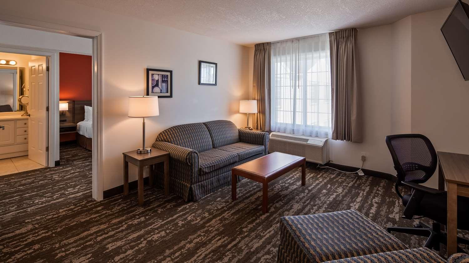 Charlevoix Inn & Suites Surestay Collection By Best Western Bagian luar foto