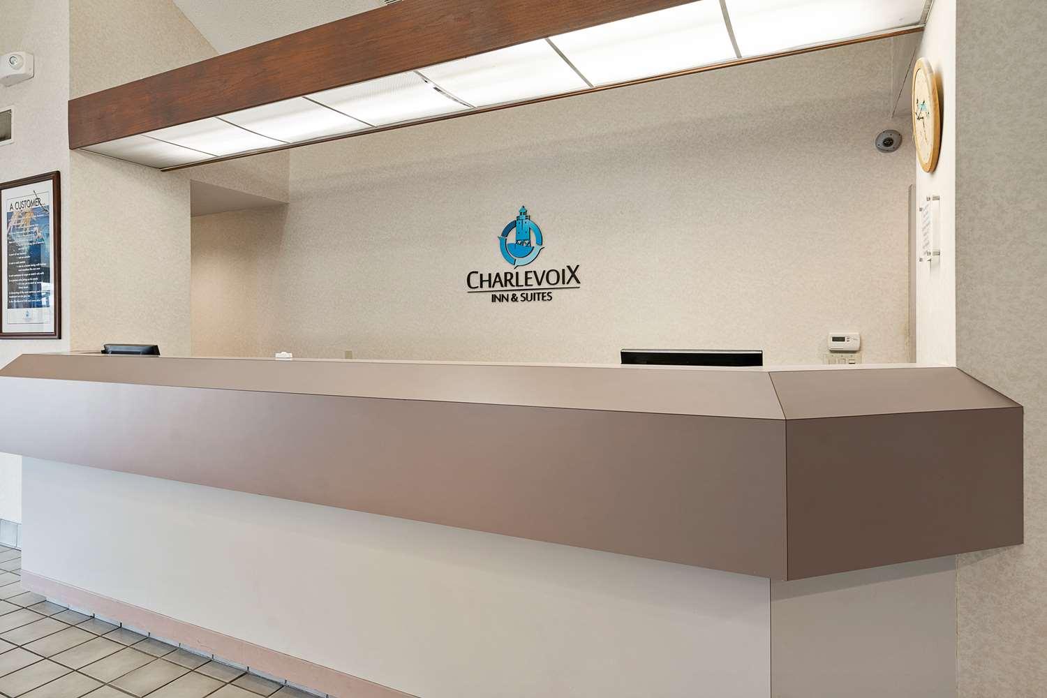 Charlevoix Inn & Suites Surestay Collection By Best Western Bagian luar foto