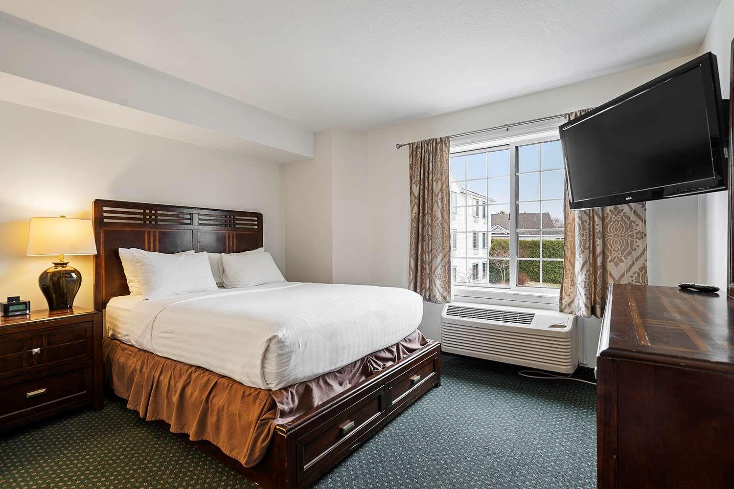 Charlevoix Inn & Suites Surestay Collection By Best Western Bagian luar foto