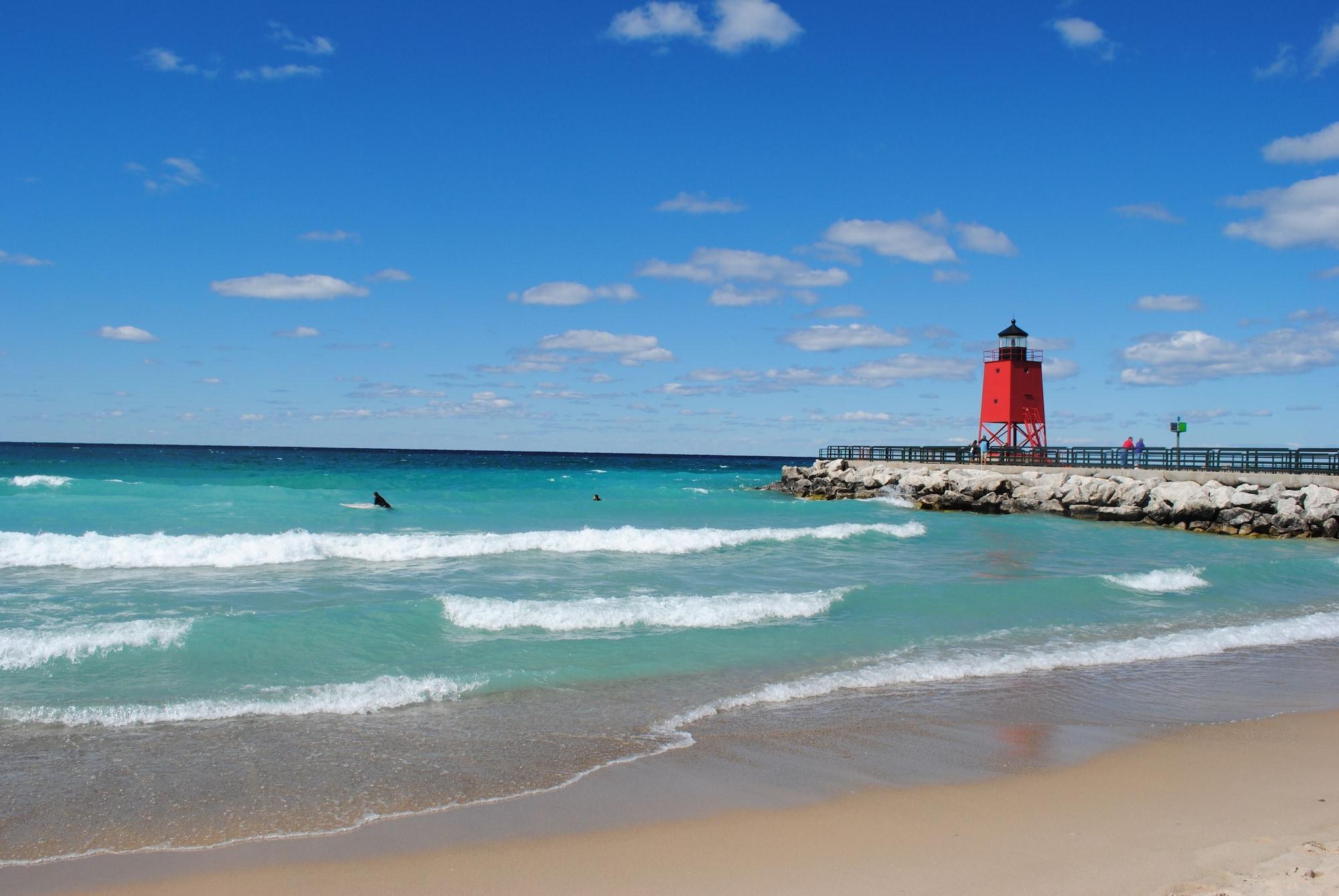 Charlevoix Inn & Suites Surestay Collection By Best Western Bagian luar foto