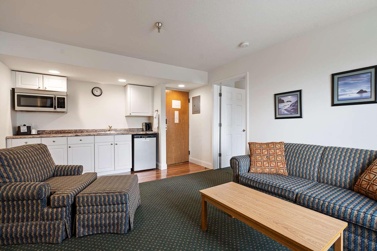 Charlevoix Inn & Suites Surestay Collection By Best Western Bagian luar foto